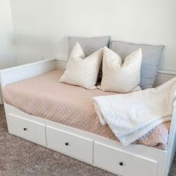 HEMNES BED