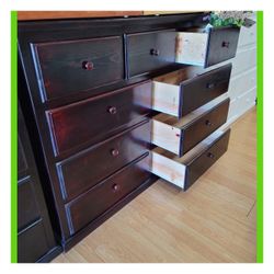 9 drawers dresser/ Nine drawers dresser