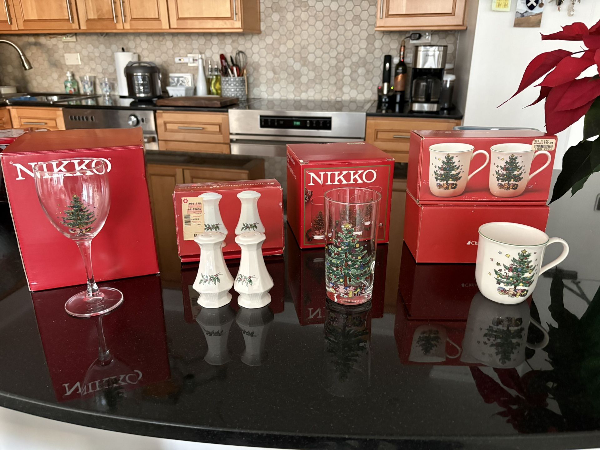 Christmastime Nikko Glass and Cup Set
