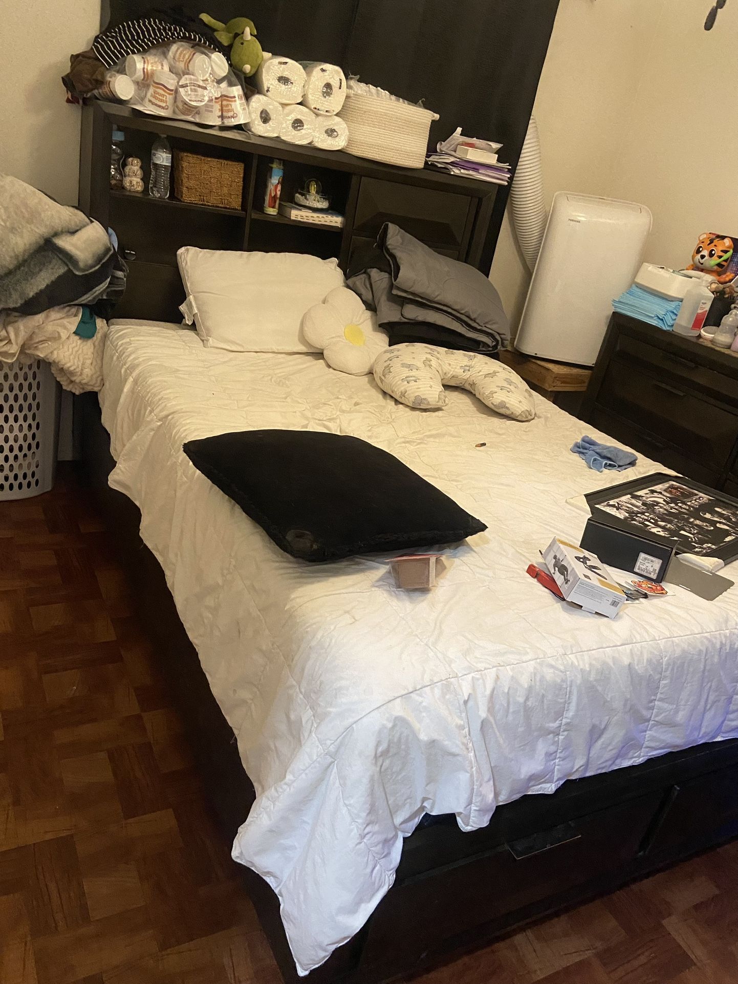 Only Bed frame With Mirrored Dresser !FREE! Pick Up In Anaheim