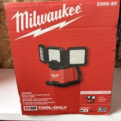 Milwaukee New ROVER Dual Power Triple Panel Flood Light M18