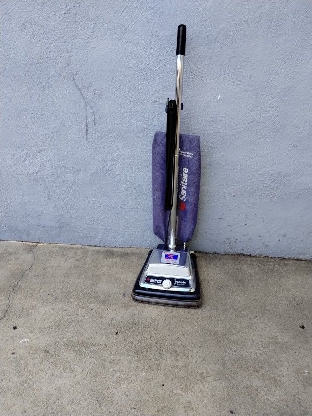 Sanitaire Heavy Duty Vacuum Travaja Exelente Con Su Luz Delantera