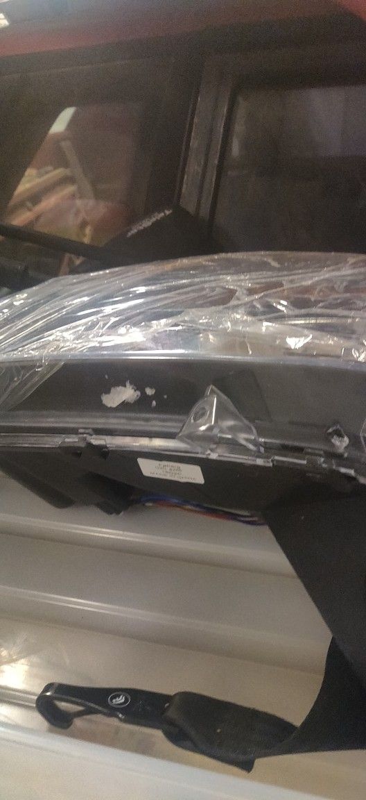 Nissan Titan Headlight( Make An Offer) Only Left Headlight