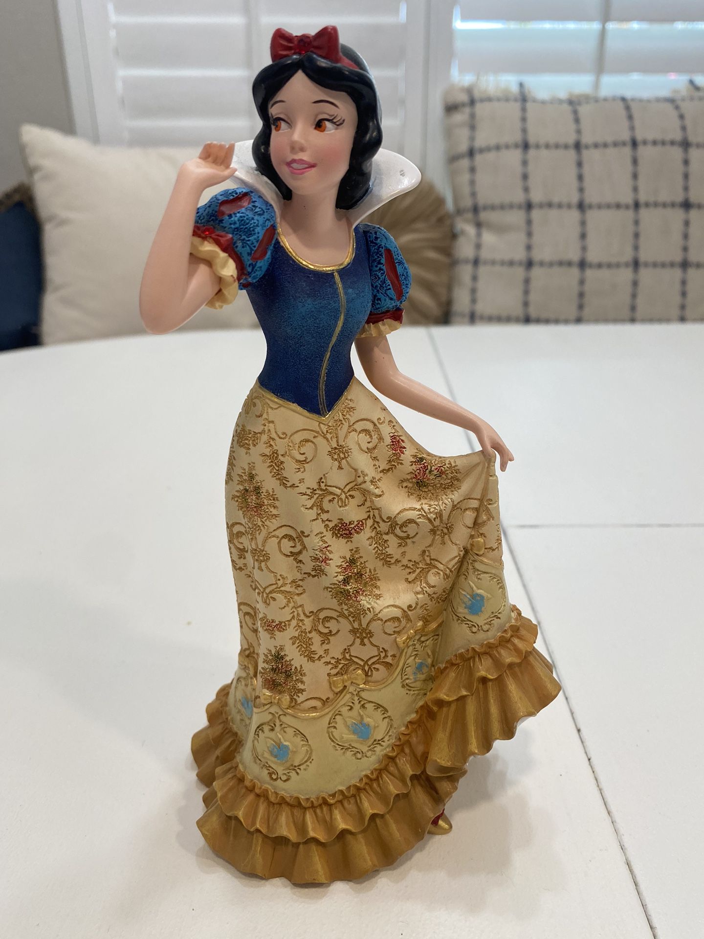Disney Snow White Figurine Showcase Collection