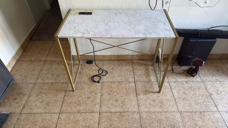 Vanity table