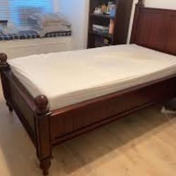 Beautiful Twin Size Bed With Mattress 
