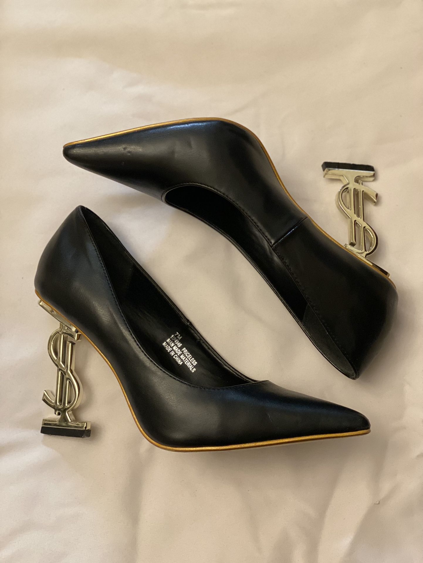 Dollar Sign Pointed Heels Cape Robbin Size 7