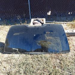 00-06 Tahoe/ Yukon glass