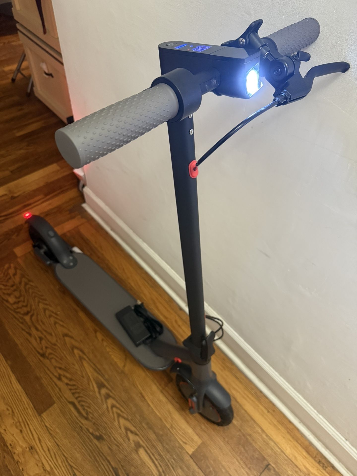 Electric Scooter App Smart Control 16 miles Range. BRAND-NEW!!! Comfortable, Fast and Reliable.