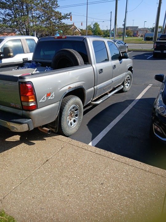 Gmc 4x4. Shiver On Floor Automatically Shifts Like New