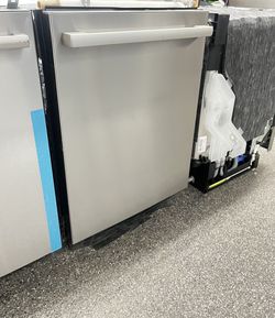 Bosch 24” Benchmark Series Stainless Steel Dishwasher 