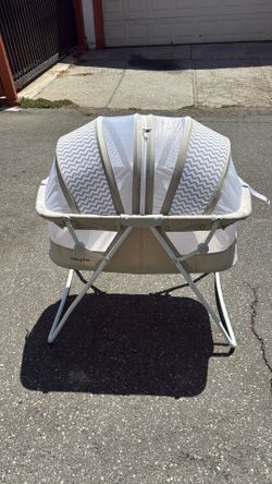 Dream On Me portable baby bassinet/cradle.