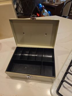 Cash box