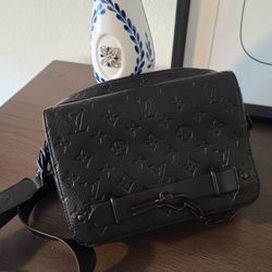  BLACK  Messenger BAG