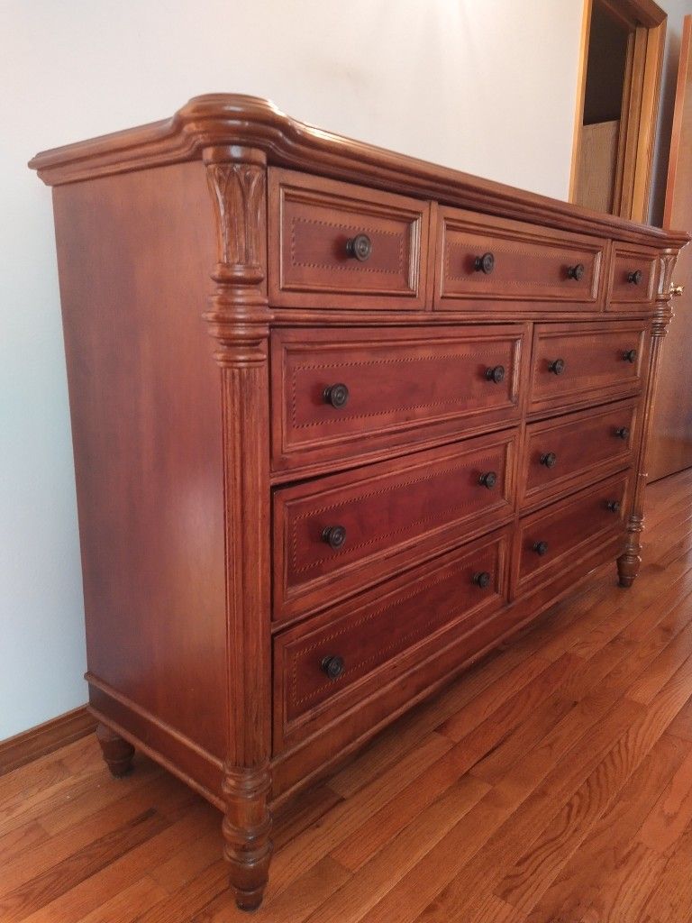 Bassett Dresser and Matching Nightstands