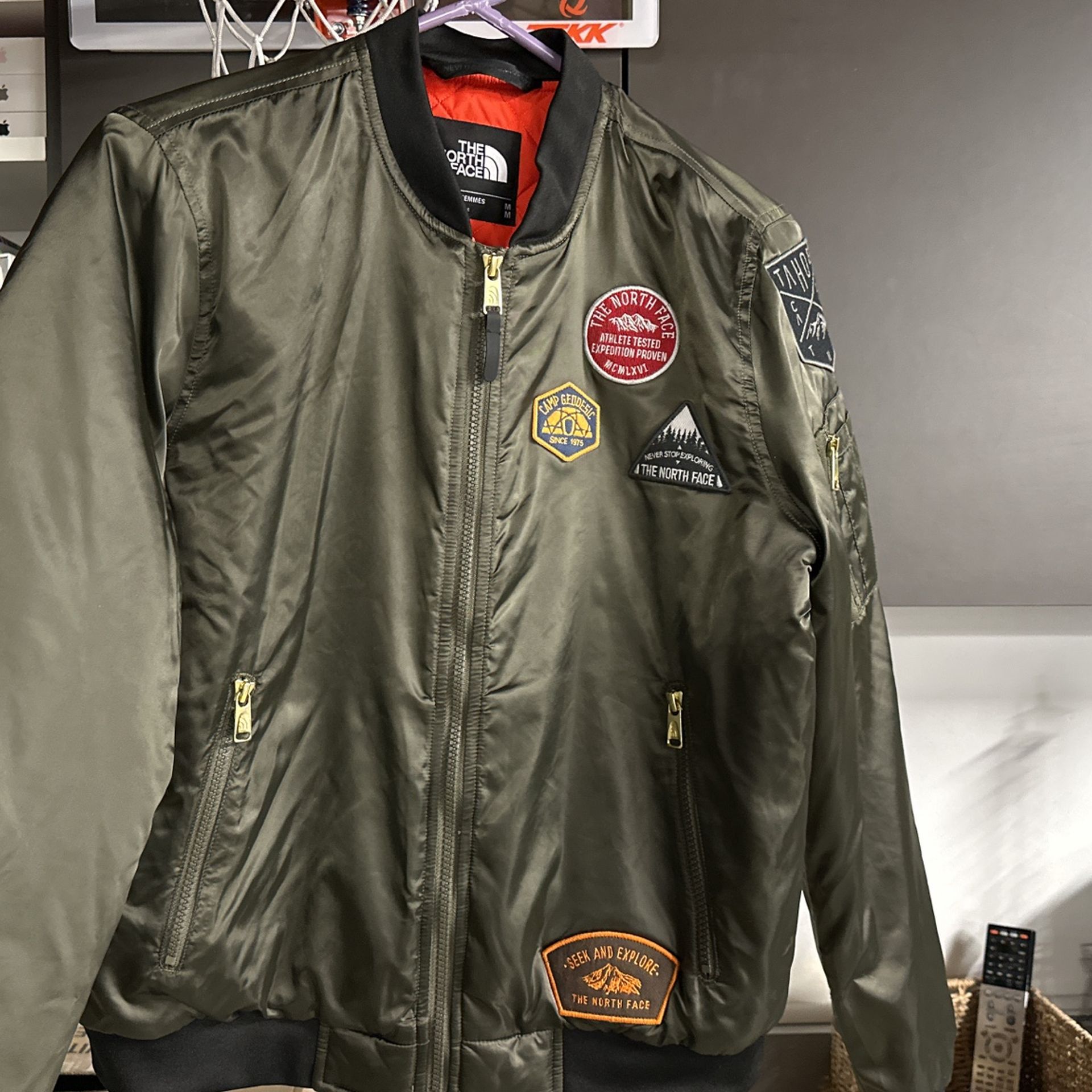 North Face Bomber Jacket Women’s Medium