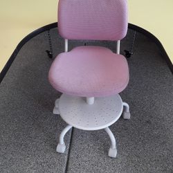 Vimund child's desk discount chair