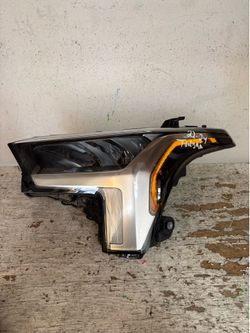 2022 - 2024 toyita tundra left headlight
