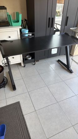 led computer table
