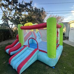 Inflatable bounce house jumper