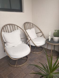 Patio/ Porch Chair Set W Table