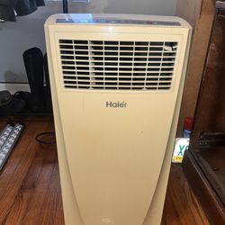 Haier 120V Portable A/C with Accessories 
