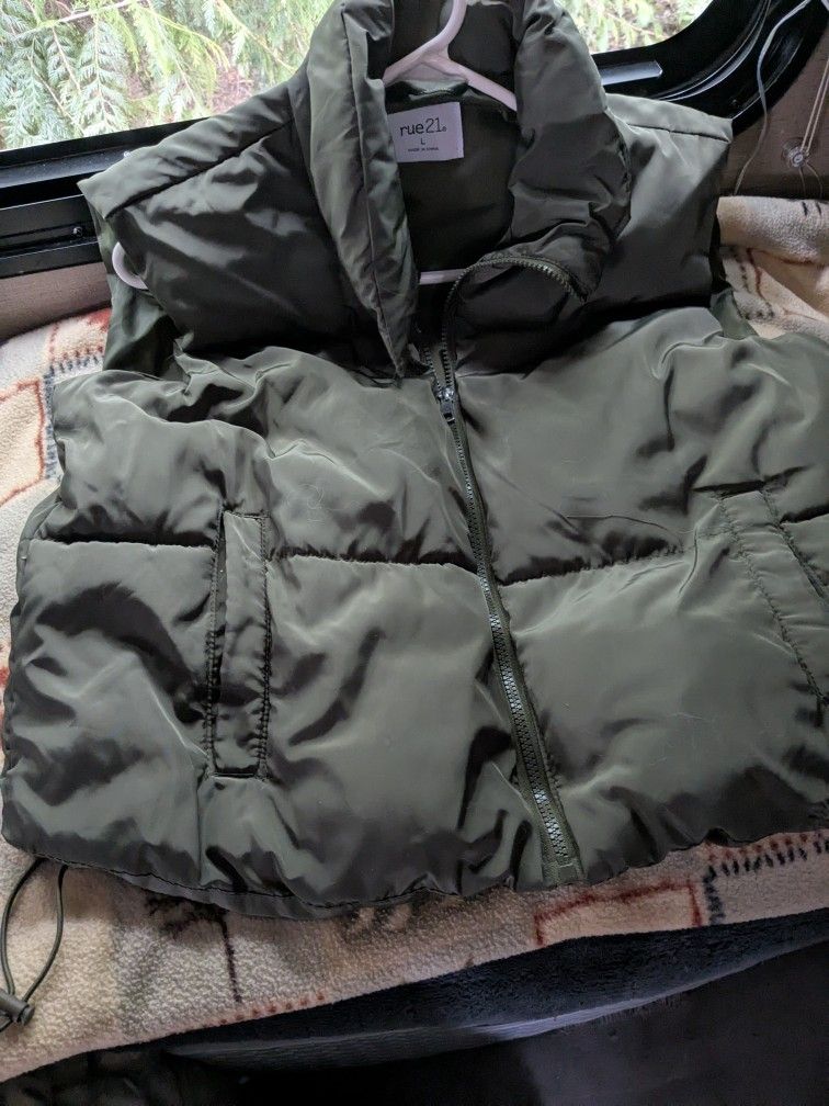 RUE 21 PUFFER VEST