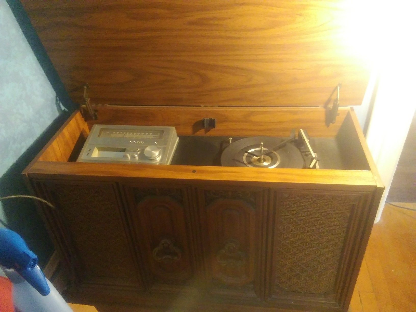 Old wooden stereo system..