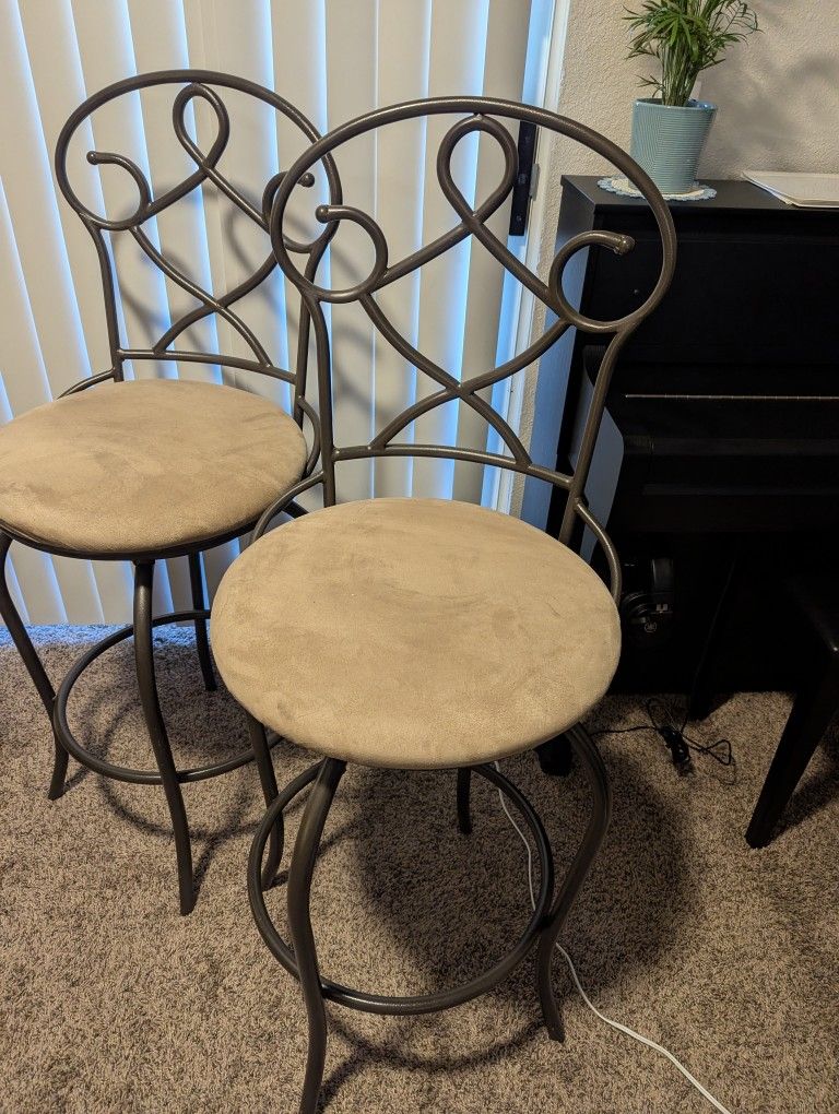 High Top Chairs / Bar Stools