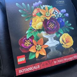 LEGO Botanicals Flower Arrangement Artificial Flowers Building Set - Decor for Table Display - Gift for Birthdays - Unique Bouquet for Adults, Ages 18