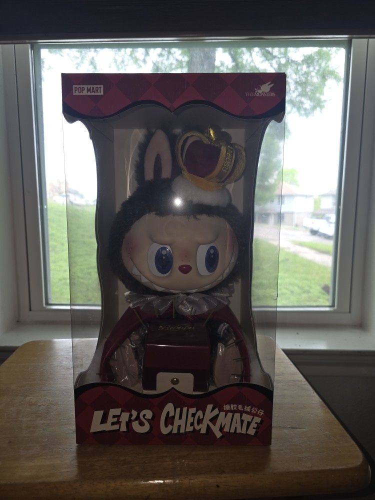 Pop Mart "Let's Checkmate" Giant King LABUBU