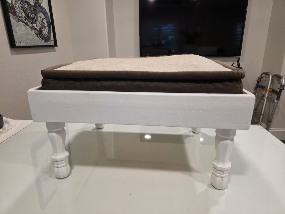 Cat bed - whiteVintage Black & Gold Neoclassical Style Wall Hangings by Turner Mfg. Co. S/4