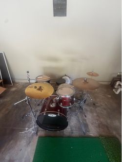 🥁 FULL DRUM SET FOR SALE 🥁 Ready to play!  Nice complete drum kit with cymbals, hardware, pedals, throne, and sticks included. Great setup for begin