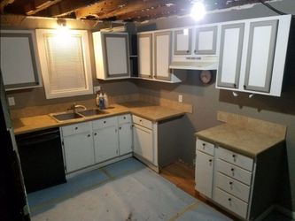 Cabinets and countertop $500 firm (sink and knobs not included)