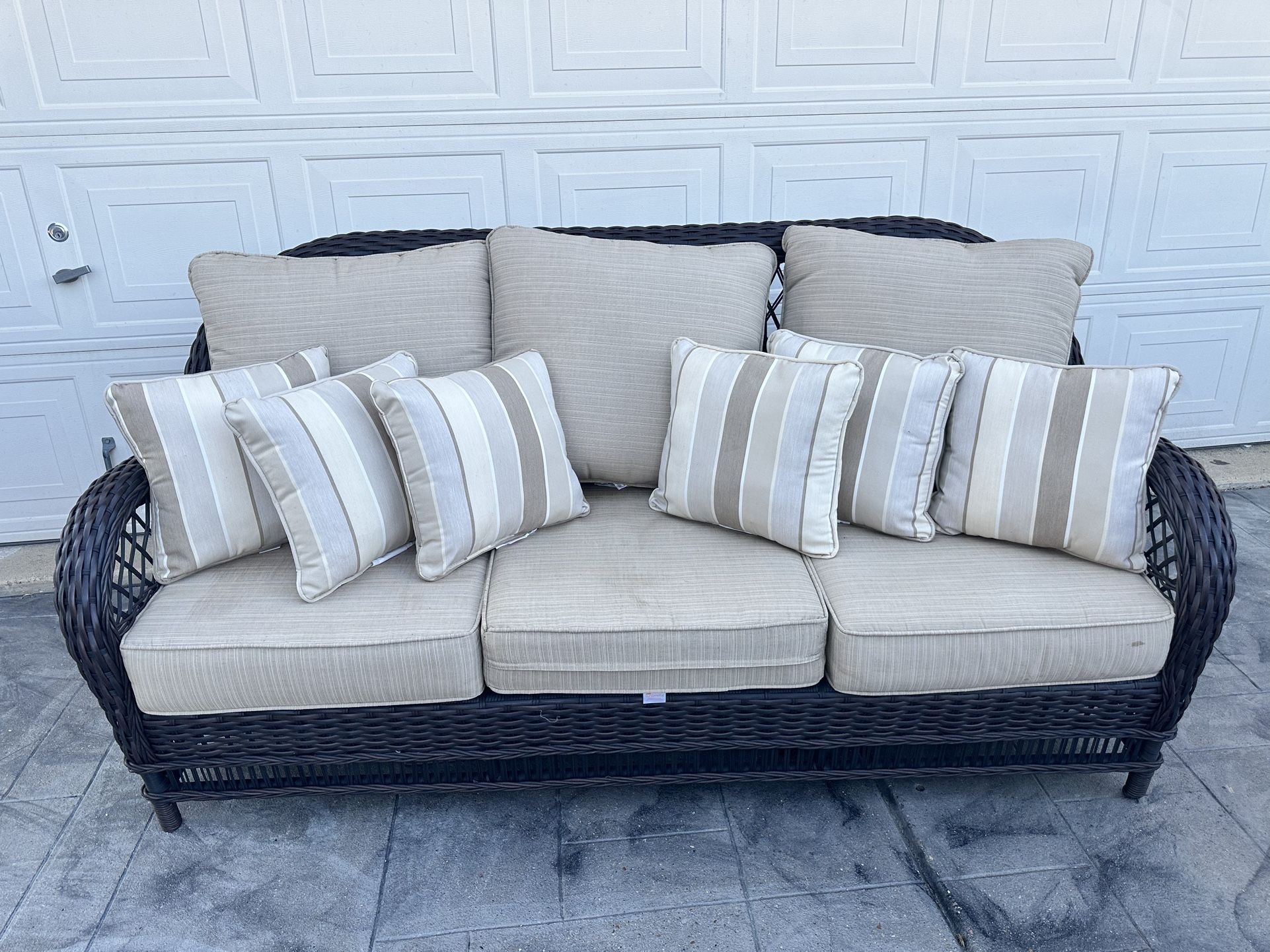 southern living belcourt wicker sofa premium woven deep seating with sumbrella cushions and pillows
