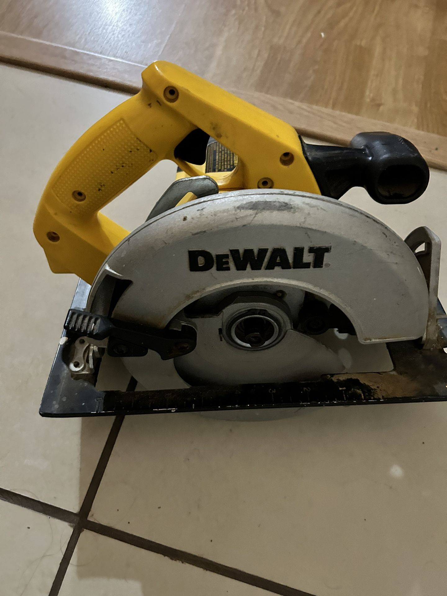Dewalt Saw - Parts Only 