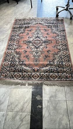 Traditional Persian-Style Area Rug – $200 📦 Florida