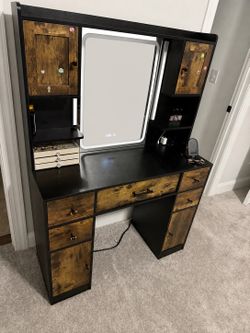 Rustic Vanity Desk with LED Lighted Mirror – Excellent Condition