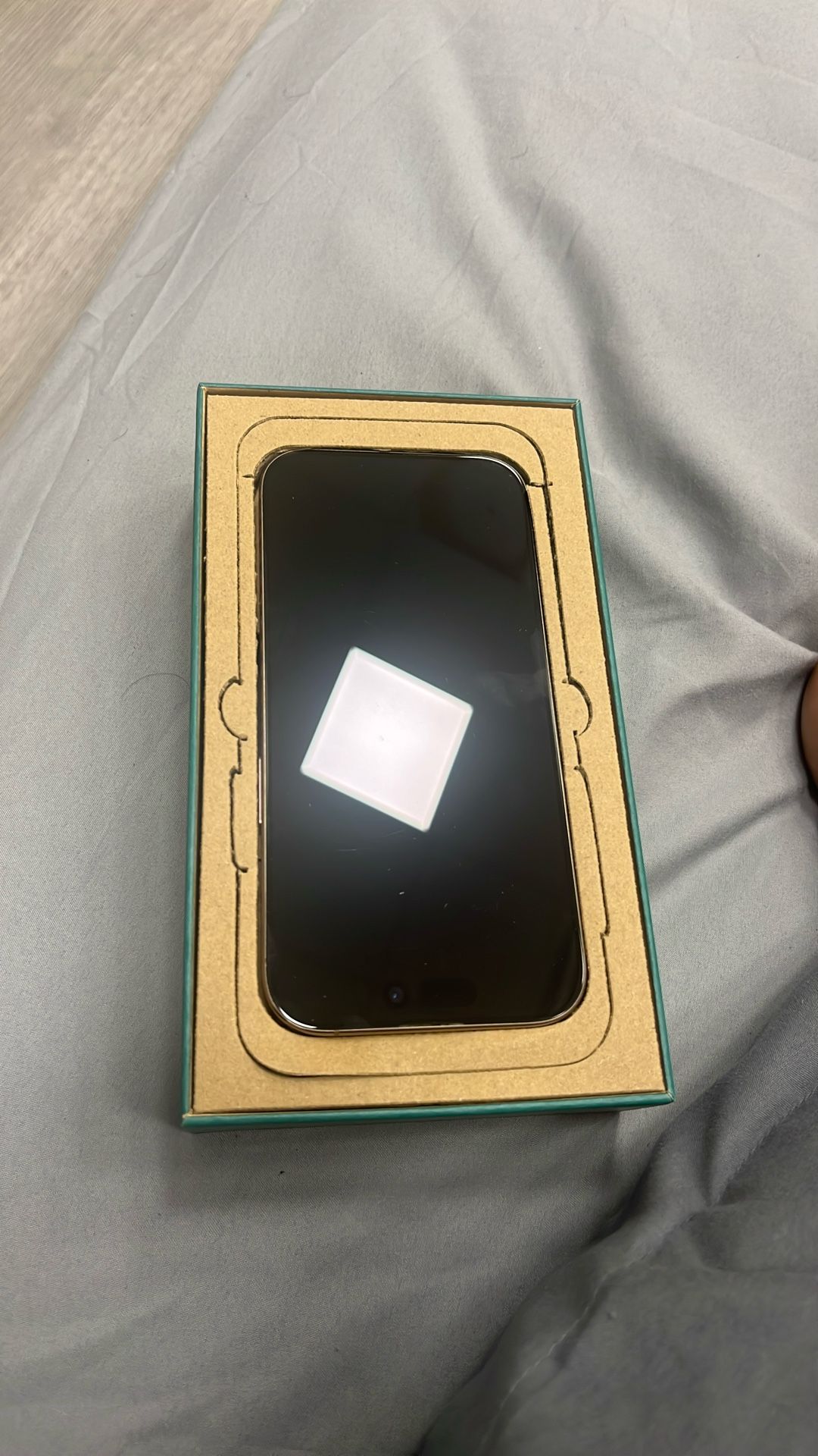 Item: Apple iPhone 16 Pro 128GB