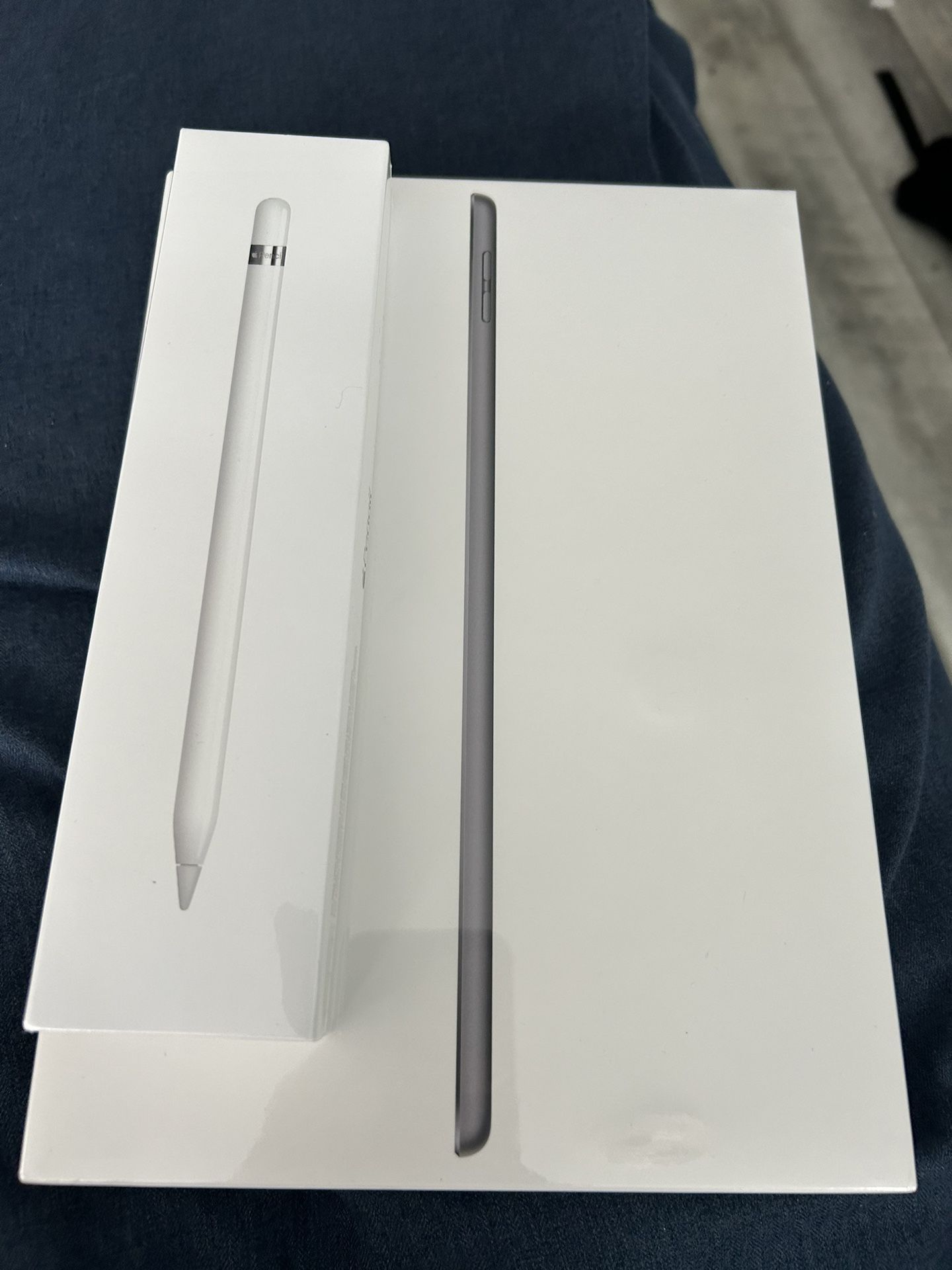 Sealed iPad 9th Generation With Wi-Fi (256gb) And Apple Pencil