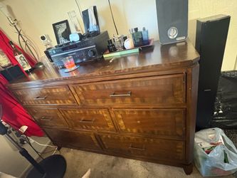 Free dresser, seven drawers