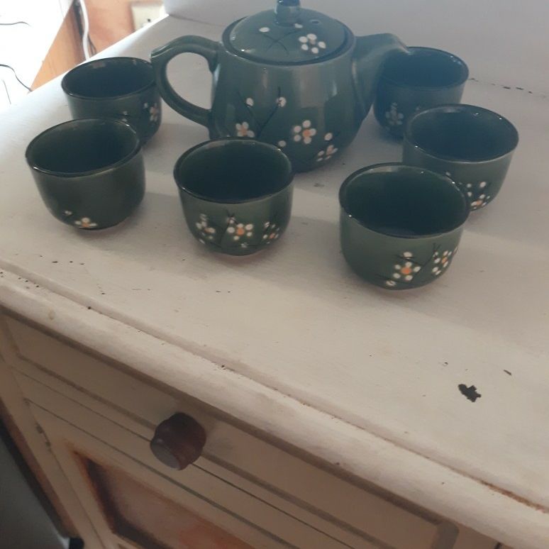 Tea Pot And Cups