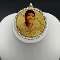 PICTURE PENDANT (‼️ASK FOR KASSY‼️)