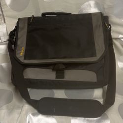 Men’s Targus Messenger Laptop Bag Great Condition