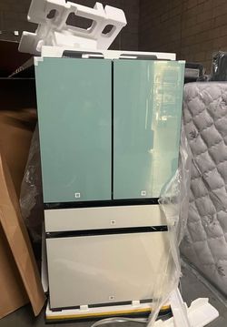 Counter Depth Refr igerator Sam. sung Bespoke 36 inch wide 4 doors