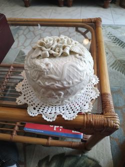 Porcelain   Bowl And Top 6"