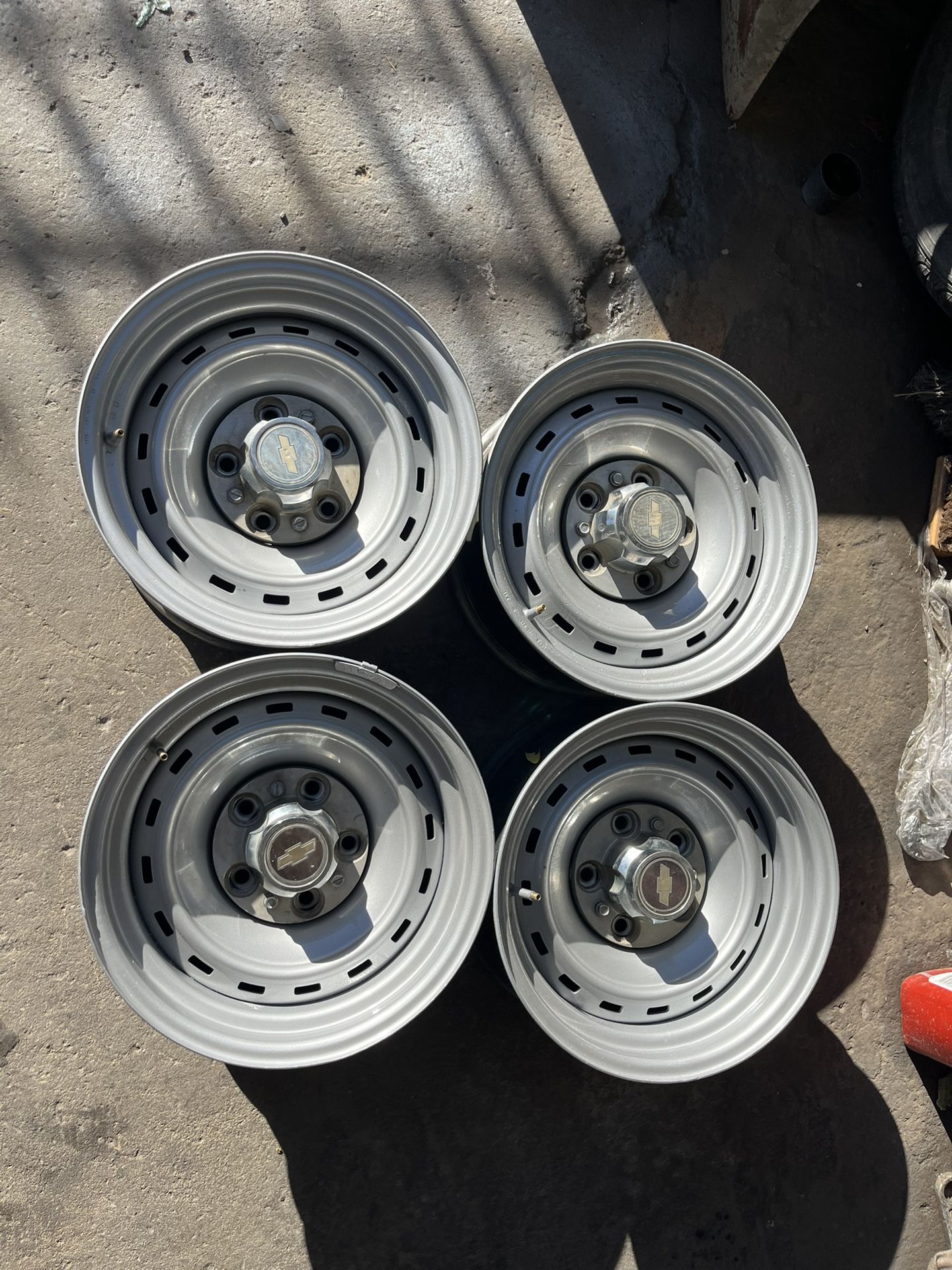 Rims 15x7 1982 Chevrolet C10 for Sale in Canutillo, TX - OfferUp