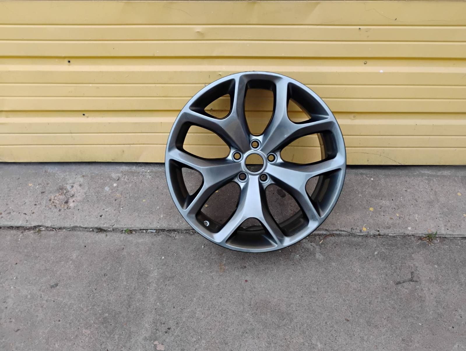 2020 Chrysler 300 Rim