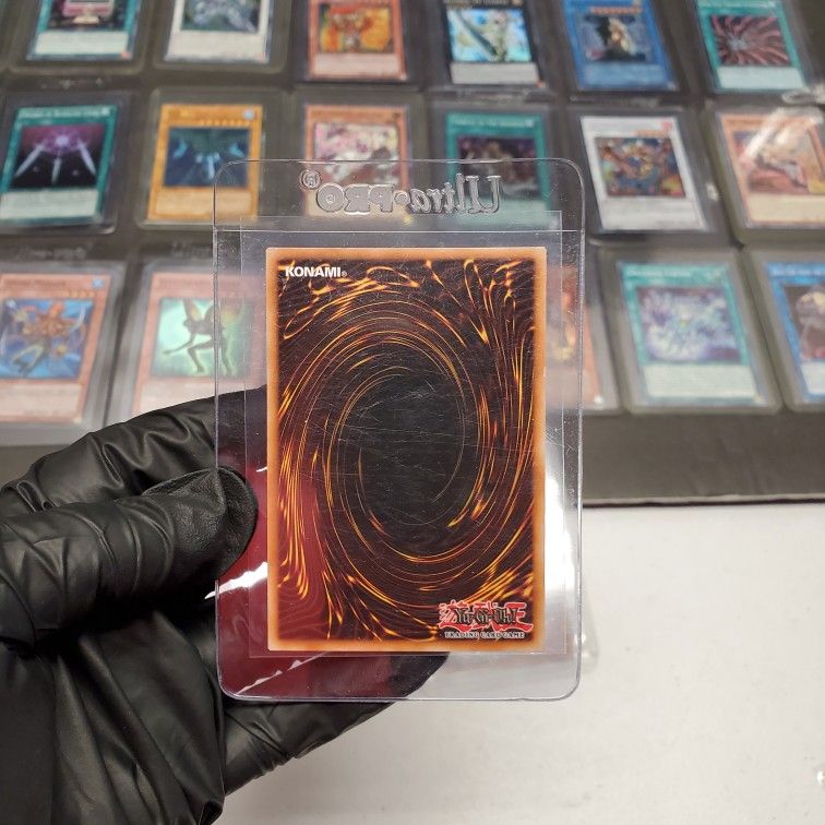 Vintage Yu Gi OH Holo Cards Lot Of 35. for Sale in Gardena, CA - OfferUp