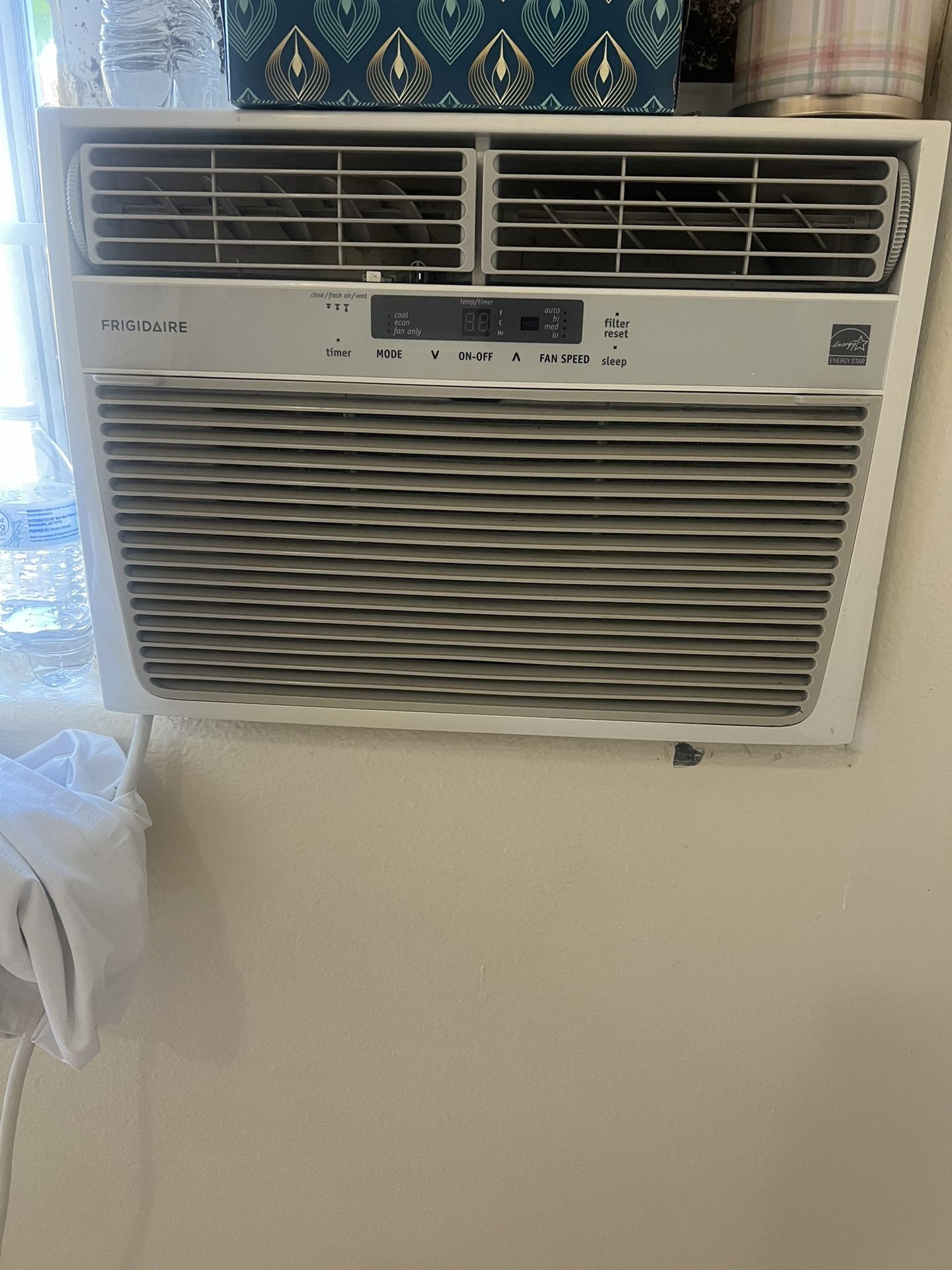 Frigidaire Air Conditioner $50 OBO